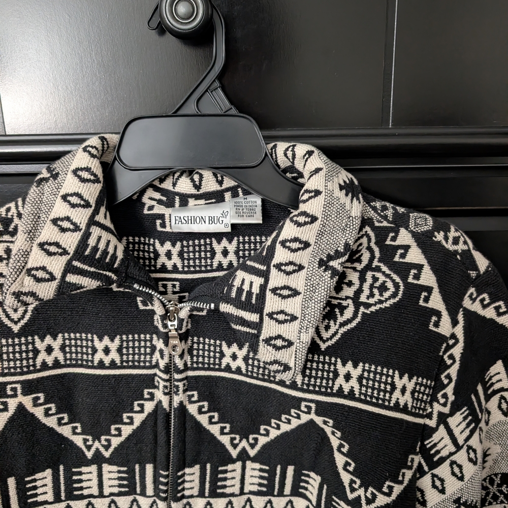 Vintage Fashion Bug Black and Cream Women's Sweater